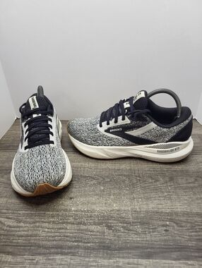 Brooks Adrenaline 24 Women's Size 8.5 B (Medium) Running Shoes